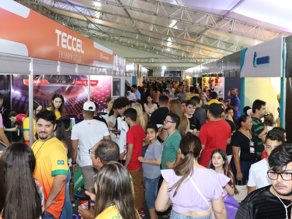 Casa cheia: 2ª noite da feira Cajazeiras Expo Negócios registra grande público