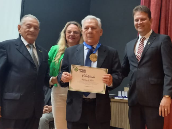 Homenageado: Zé Aldemir recebe Medalha do Mérito da Fundação Napoleão Laureano