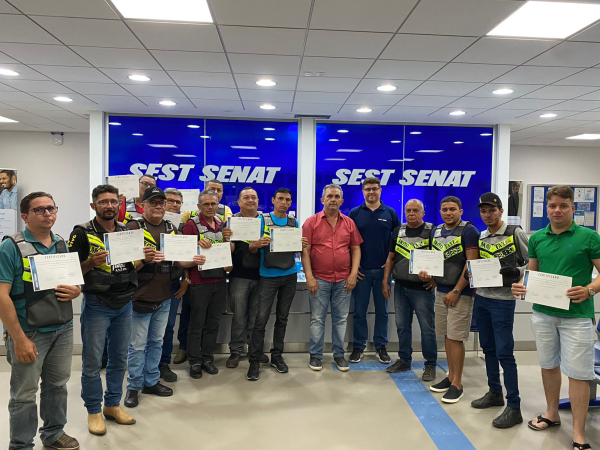 Prefeitura de Cajazeiras e instituições parceiras entregam certificados de curso para mototaxistas