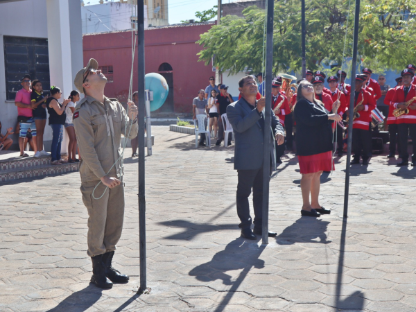 Hasteamento dos pavilhões e formatura militar marcam o 7 de Setembro em Cajazeiras