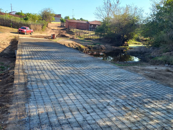 Prefeitura de Cajazeiras contempla comunidades com construção de passagens molhadas