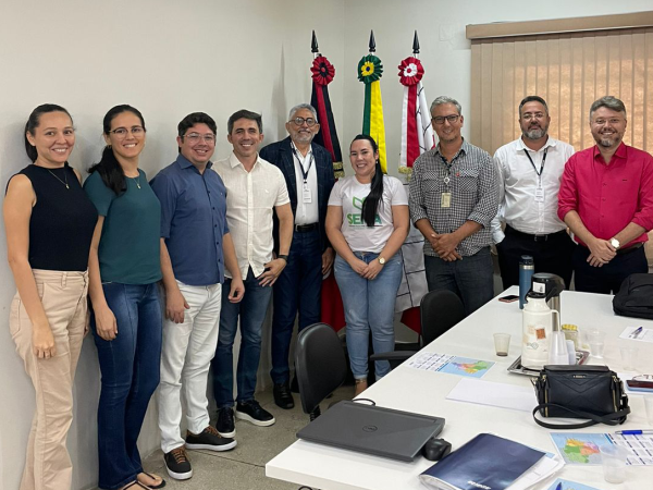 Reunião entre representantes do IBGE e secretários de Cajazeiras discute dados do último censo