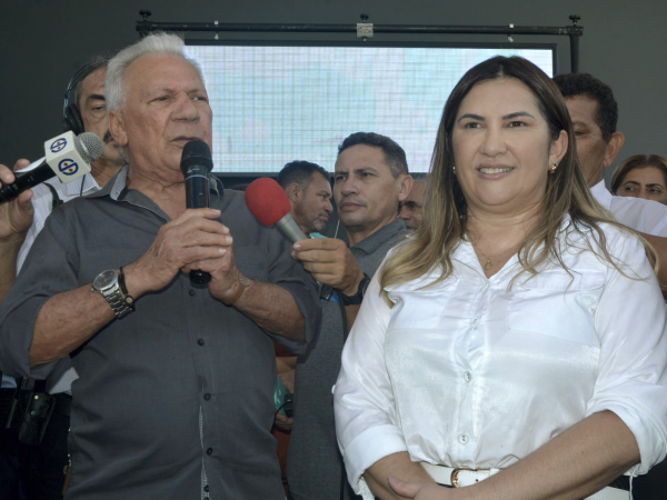 Zé Aldemir e a secretária Corrinha Delfino entregam escola reformada e garantem mais investimentos em Educação
