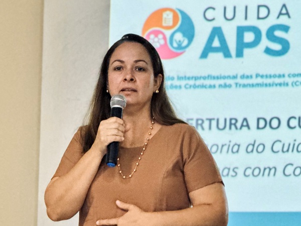 Vice-prefeita Christiane Araújo participa de abertura de evento na Faculdade Santa Maria