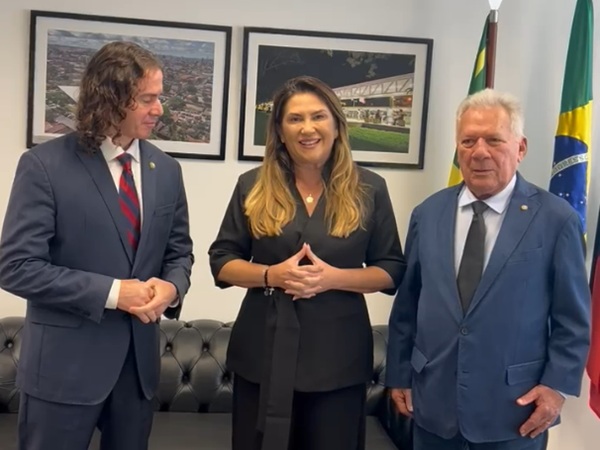 Corrinha Delfino anuncia abertura de nova ligação do centro até a Estrada do Amor e revitalização da Praça do Pìrulito
