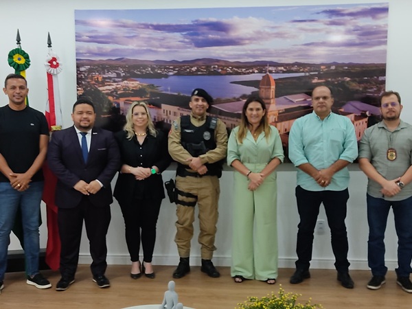 Prefeita Corrinha Delfino se reúne com polícias Militar e Civil para debater segurança pública em Cajazeiras
