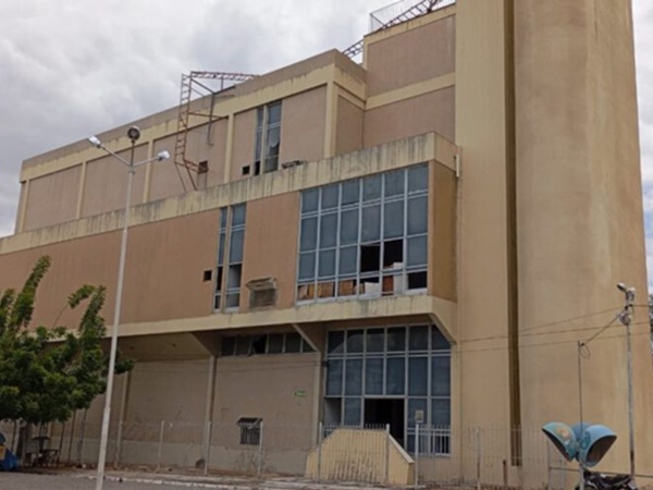 DECRETO: Prefeitura requer uso administrativo do prédio da TELEMAR e abrigará comerciantes da feira livre