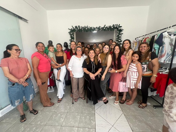 Prefeitura de Cajazeiras leva música e alegria ao espaço provisório do Mercado Central