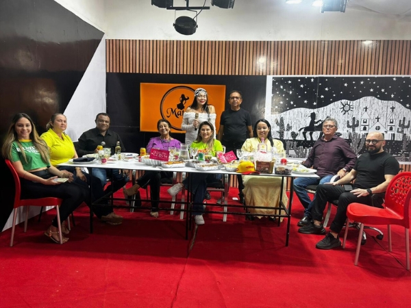 Prefeita destaca melhorias na estrutura, segurança e benefícios econômicos do Carnaval em debate na TV Sertão