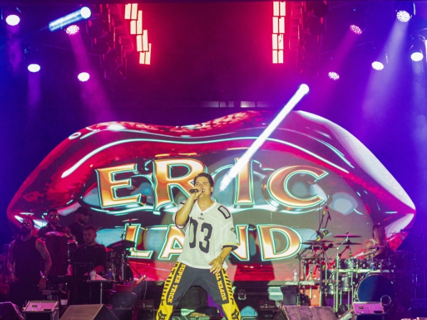 Segunda noite do Carnaval de Cajazeiras reúne milhares de foliões no circuito oficial