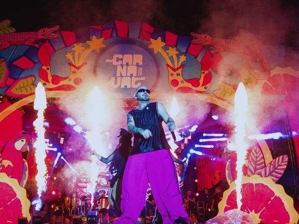Bonde do Brasil, Lipe Lucena, Gilson Mania, Biguinho e Colo de Deus animam multidão na penúltima noite do Carnaval