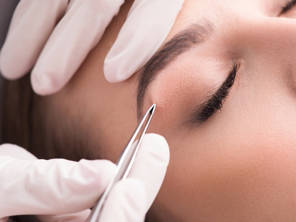 Prefeitura de Cajazeiras abre inscrições para cursos de design de sobrancelhas, maquiagem, manicure e pedicure nos CRAS