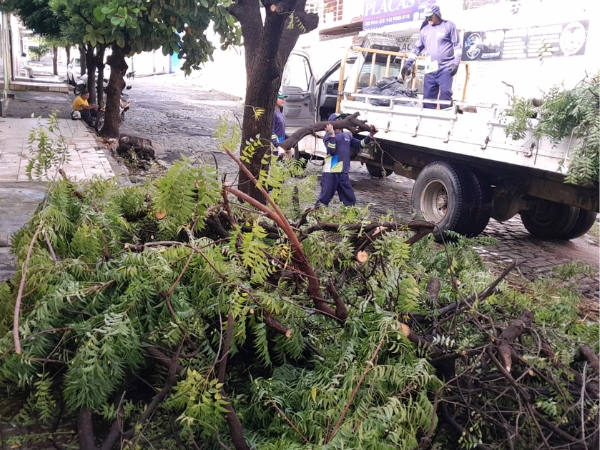 Prefeitura realiza mutirão de serviços beneficiando as zonas urbana e rural de Cajazeiras