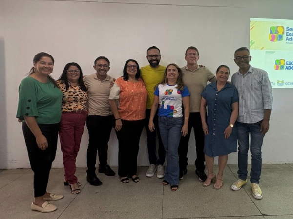 Secretaria de Educação realiza reunião de monitoramento da Política Escola das Adolescências e Projeto Rever