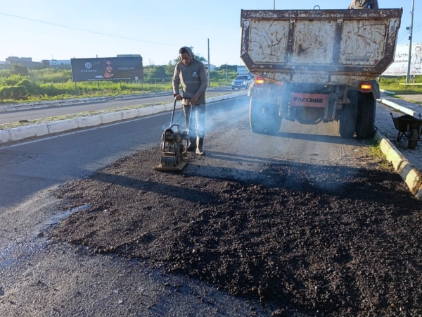 Prefeitura executa reparos na Estrada do Amor e melhora tráfego de veículos e pedestres