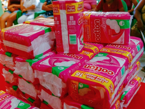 Secretaria das Mulheres realiza distribuição de absorventes em Divinópolis e comunidades rurais