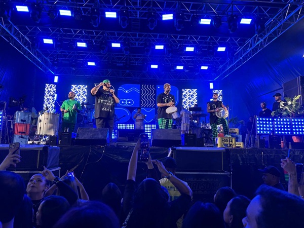 Grupo Menos é Mais encerra Xamegão Cultural de Cajazeiras em noite memorável