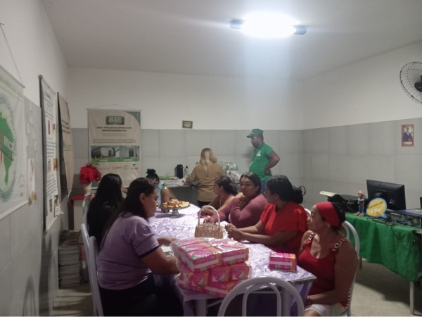 Agosto Lilás: Secretaria das Mulheres realiza roda de conversa e entrega de absorventes no bairro São Francisco