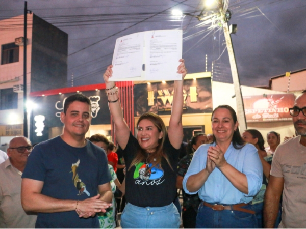 Prefeita assina ordens de serviço para revitalização da Praça do Trabalhador e do canteiro central da Rua Dr. Coelho