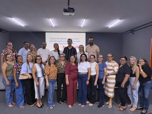 Projeto REVER reúne gestores e coordenadores para discutir indicadores de aprendizagem da educação municipal