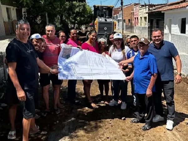 Prefeitura autoriza pavimentação da Rua Ademar Rolim e realiza sonho antigo dos moradores de Cajazeiras